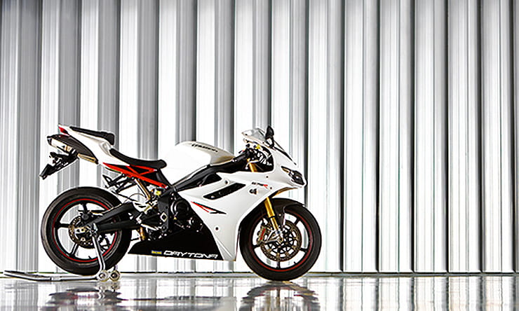 Triumph’s Daytona 675 delivered a hammer blow to the Japanese supersport bikes, demonstrating that sky-high rev limits and frustratingly gutless inline four engines weren’t necessarily a trait of the class through its amazing triple.